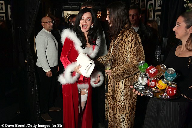 تقع مادلين في جوهرها العاطفي، وهو مسار مثير مكرس بالكامل للمرأة التي تعتقد ليلي أن زوجها كان متورطًا معها أثناء زواجهما.