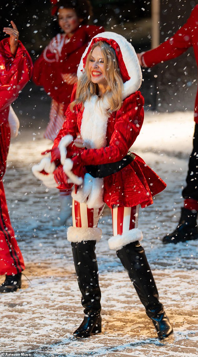 حصدت كايلي المركز الأول في عيد الميلاد للمرة الأولى بعنوان 