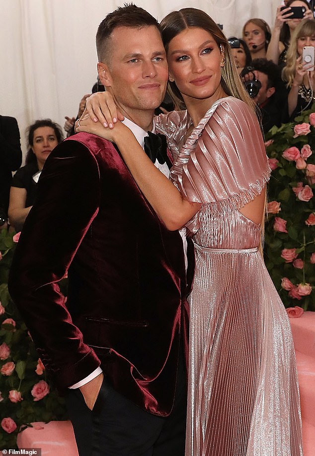 تزوجت بوندشين، 45 عامًا، بعد ثلاث سنوات من طلاقها من توم برادي، الذي أنجبت منه طفليها بنيامين، 16 عامًا، وفيفيان، 14 عامًا. تم تصوير الزوجين آنذاك في حفل Met Gala لعام 2019