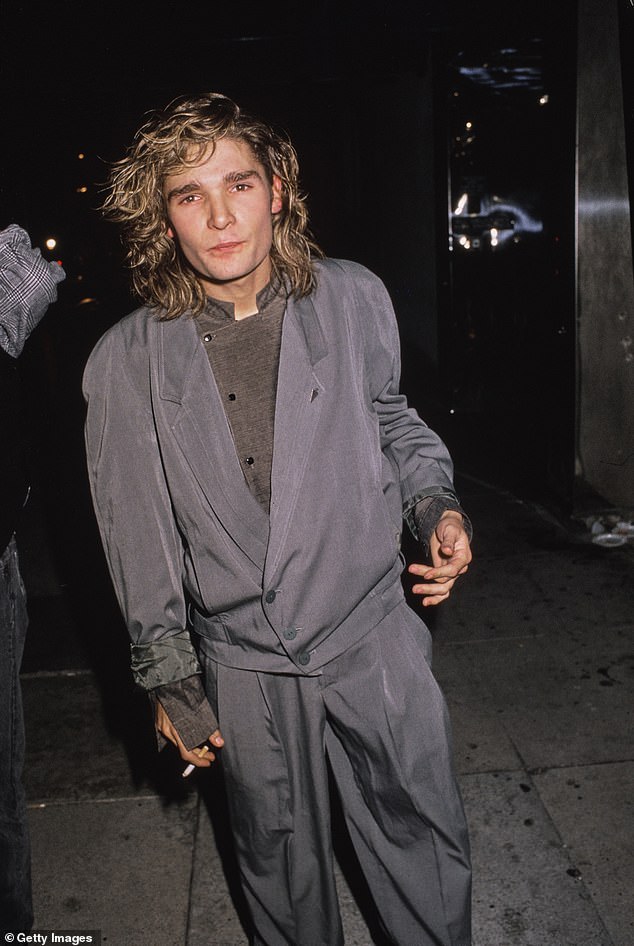 ادعى فريق فيلدمان القانوني لمجلة Us Weekly يوم الجمعة أن فيلدمان (في الصورة عام 1992) لم يكن مشاركًا في الفيلم الوثائقي Apple TV + الذي ظهرت فيه ادعاءاته المتعلقة بالتحرش الجنسي، وزعموا أنه كان يشير فقط إلى تقدمات حاييم عليه، وليس أي 