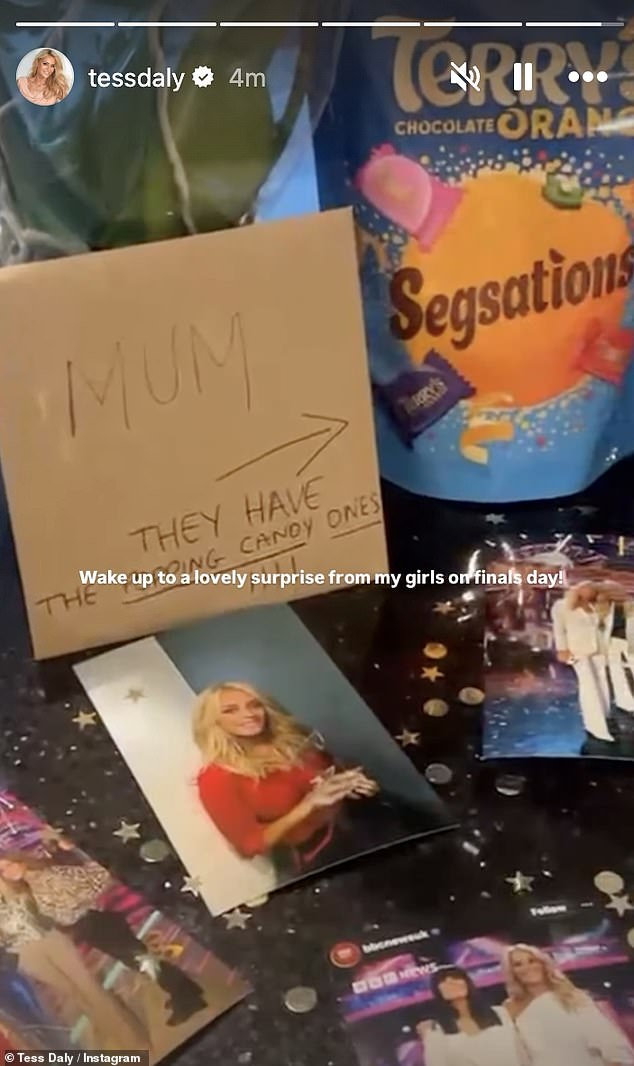 لقد تضمنت حلويات مثل ألواح الشوكولاتة من أنواع مختلفة، وعدد كبير من اللقطات المميزة من وقتها في Strictly، وكيس من شوكولاتة تيري بالبرتقال.