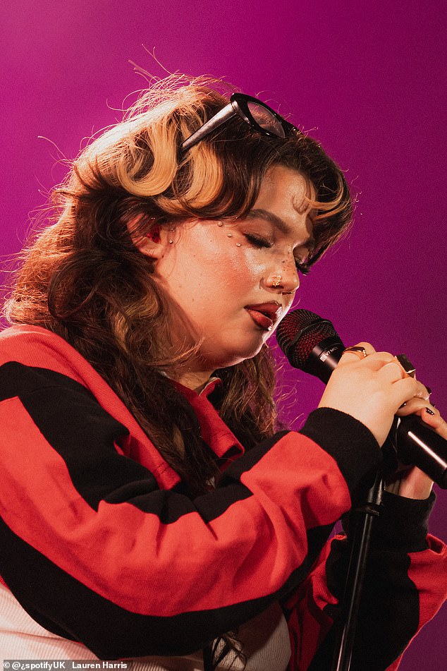 جاءت حالة الطوارئ الطبية التي تعرضت لها لولا بعد لحظات فقط من اعترافها بأنها مرت بـ 