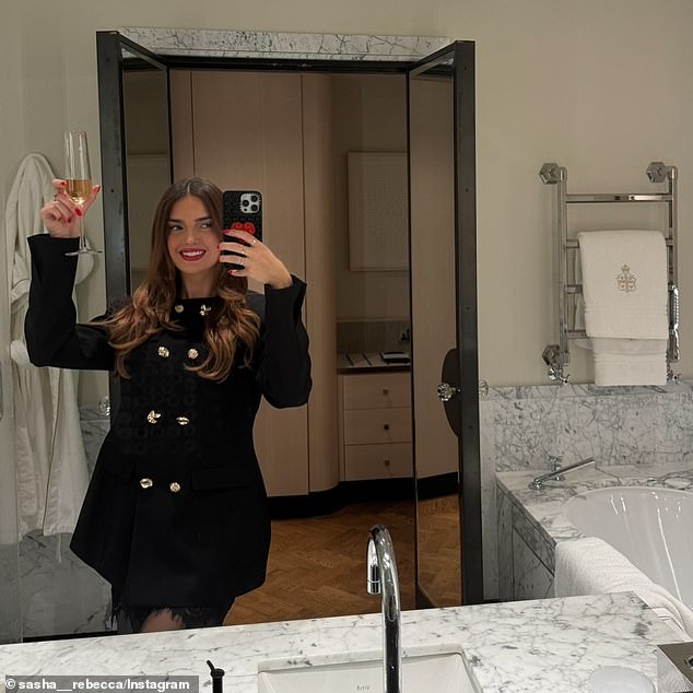 استقبل ساشا وجاك ابنتهما أميليا في سبتمبر 2024، ووصفها جاك بأنها 