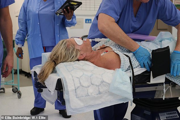 دانييلا خلال إحدى عملياتها العديدة. وسوف تسافر إلى دبي في العام الجديد لمدة أخرى