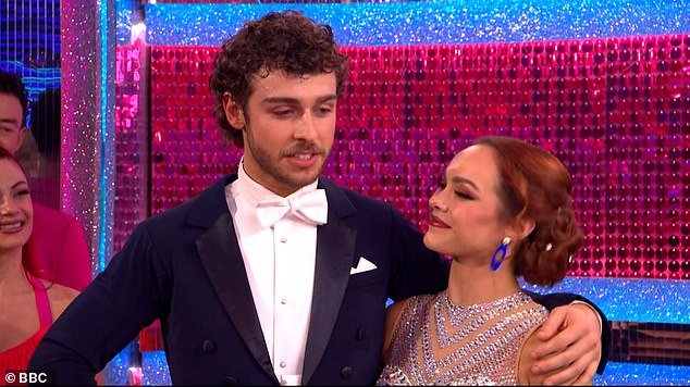 تمامًا مثل تسجيله مع آمبر، كان كريج مترددًا في منح 10، على الرغم من قيام موستي وشيرلي وأنطون بإحراز 10 نقاط حتى الآن. مع تسعة كريج، حصل اختيار جورج على 39 درجة من أصل 40