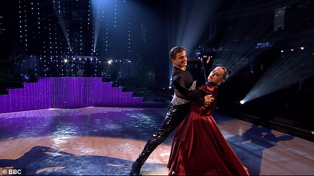 بعد تغيير الزي، ارتقت الخاتمة إلى مستوى أعلى عندما عادت أمبر ونيكيتا إلى حلبة الرقص لأداء عرضهما، وسجلا 39 نقطة من أصل 40.