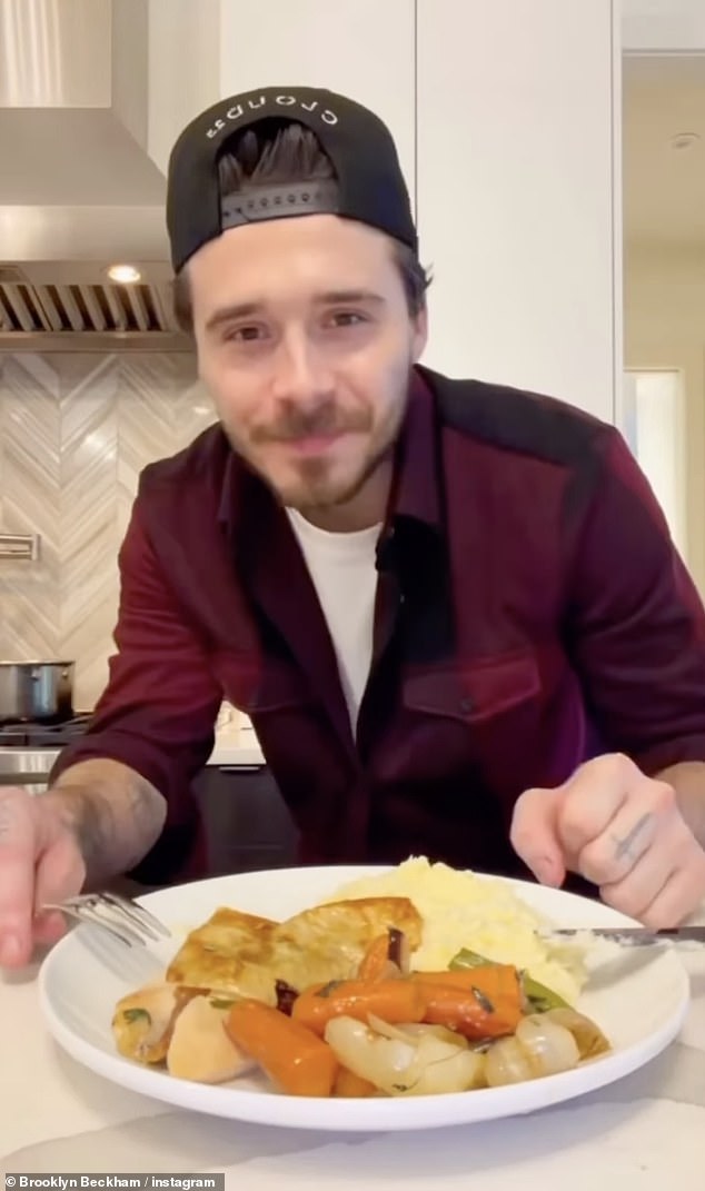 في الواقع، يعتقدان أنه قام بحظرهما في خطوة تبدو وكأنها علامة على «غربته التامة» عن عائلته.