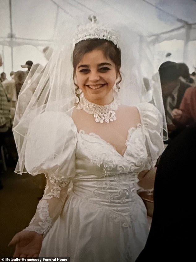 وُلدت شقيقة كلوني في 2 مايو 1960 في مدينة لوس أنجلوس لأمها نينا وأبها نيك، بينما توصف أيضًا بأنها 