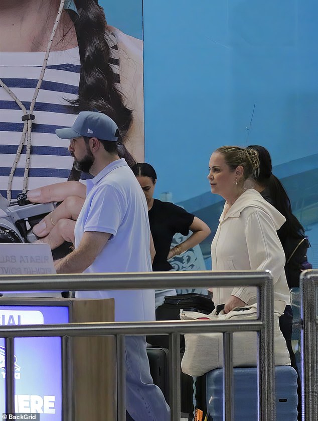 وبعيداً عن المكياج، أظهرت الرياضية جمالها الطبيعي وسحبت شعرها الأشقر من وجهها