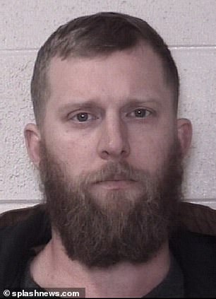 كايل لديه تاريخ من الخلافات مع القانون. في الصورة في لقطة القدح 2023