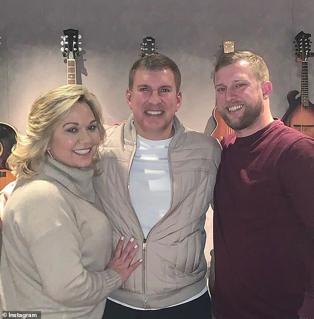 يواجه الطفل البالغ من العمر 34 عامًا من نجوم Chrisley Knows Best تهمًا متعددة بما في ذلك الاعتداء المنزلي والسكر العلني والسلوك غير المنضبط.