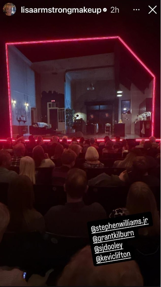 2:22 قصة شبح، والتي قامت بجولة في المملكة المتحدة هذا العام، تضم جرانت كعضو في فريق التمثيل