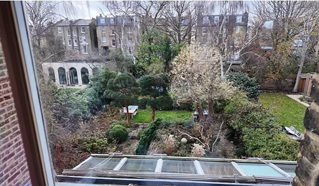 كما أعطت لمحة عن الحديقة الكبيرة، معترفة بأنها ستقوم بإزالة جزء كبير من الشجيرات الناضجة لإفساح المجال لحديقة كبيرة ليلعب الأطفال عليها.