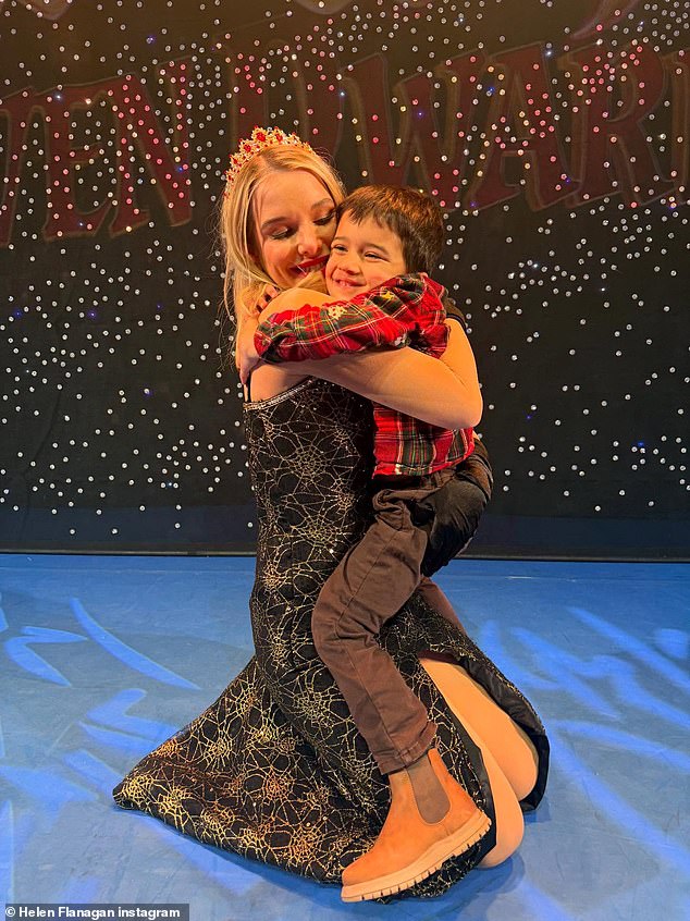 قال مصدر: منذ أن أصبح سكوت أعزبًا مرة أخرى، بدأت الأمور تتدهور. لقد كانت الأشهر القليلة الماضية بمثابة اختبار لا يصدق بالنسبة لهيلين، التي تشعر وكأنها تعاني من اضطراب في القناة الهضمية ويبدو أن سكوت لا يفهم ذلك.