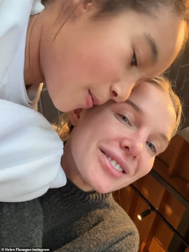 ومما زاد الطين بلة أنه سيحظى بأطفاله في عيد الميلاد هذا العام، وهي ضربة أخرى.