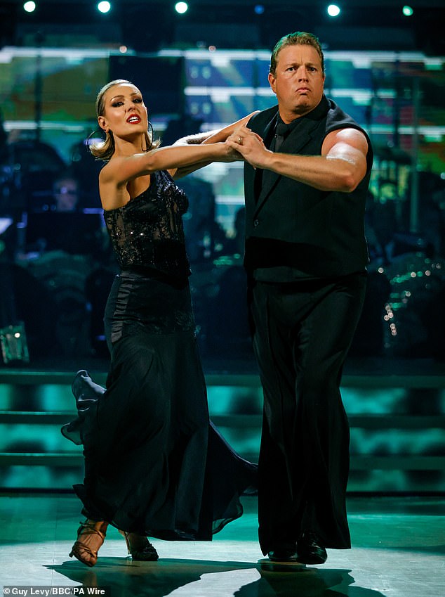 وكان نجم المبتدئ، البالغ من العمر 34 عامًا، قد اعتبر بالفعل توقيعًا مثيرًا للجدل بسبب آرائه اليمينية الصريحة، لكن العاصفة زادت فقط عندما اعترف بخيانته لزوجته.