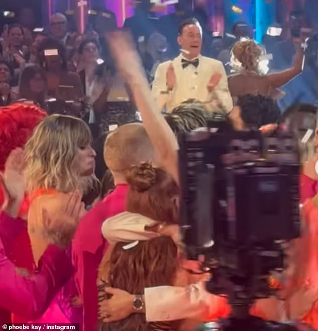 شاركت أيضًا لمحة عن فوز كارين وكارلوس مع اندفاع جمهور الاستوديو