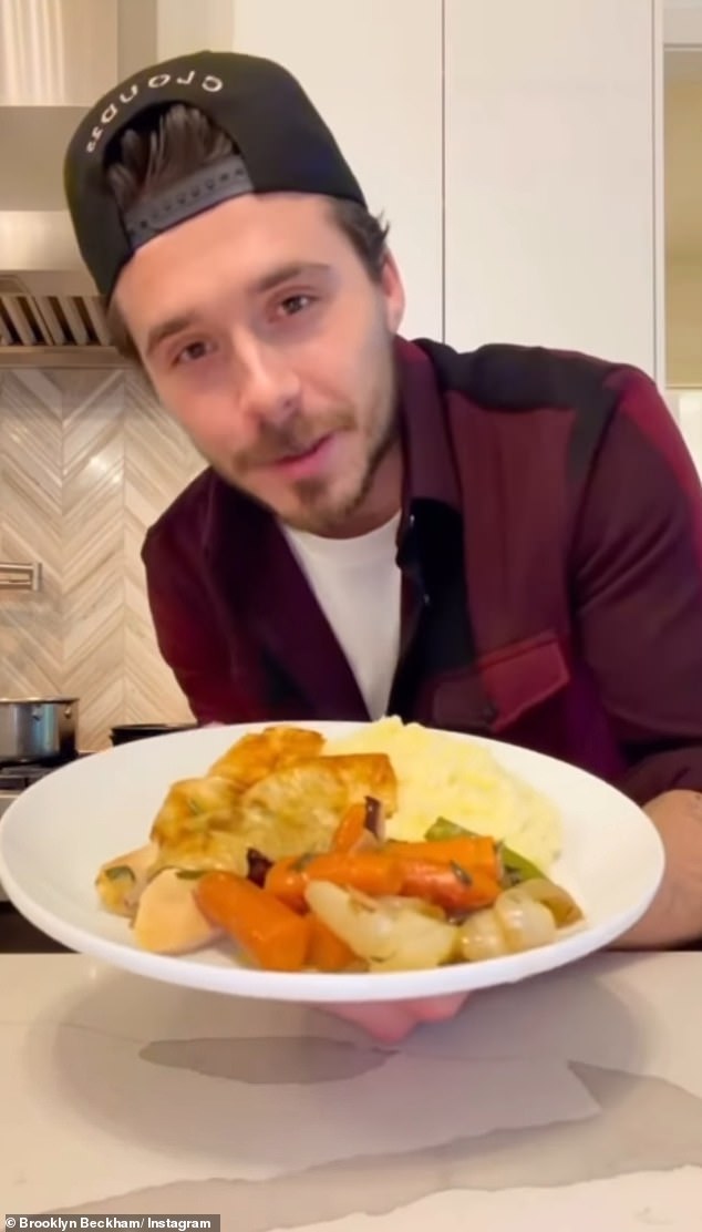 من المفهوم أن بروكلين اتخذ هذه الخطوة لمنع عائلته بعد أن أثار رد والدته على برنامج تعليمي للطهي موجة من التعليقات التي تحثه على التصالح مع أحبائه