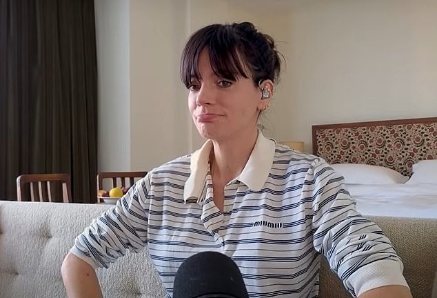 أوضحت ليلي أنها تخضع الآن لعلاج إزالة حساسية حركة العين وإعادة معالجتها خلال الأشهر الأربعة الماضية بسبب عادات الإنفاق لديها