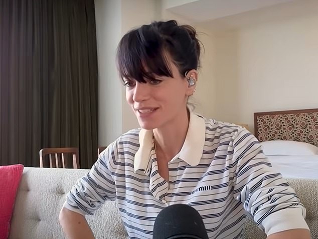 العودة لها ملكة جمال لي؟ بودكاست مع المضيف المشارك ماكيتا أوليفر، كشفت ليلي عن جميع العناصر الفخمة التي اشترتها بما في ذلك سيارة بورش بقيمة 120 ألف جنيه إسترليني وحقيبة هيرميس بقيمة 16500 جنيه إسترليني