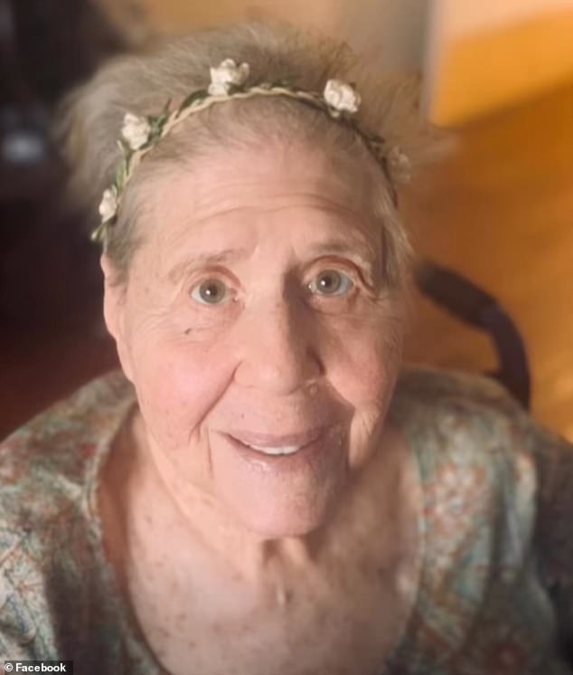 وأعلنت عائلة النجمة الموهوبة، وفاتها في لوس أنجلوس، الخميس، متأثرة بمضاعفات عملية جراحية لـ«مرض طويل ومؤلم».