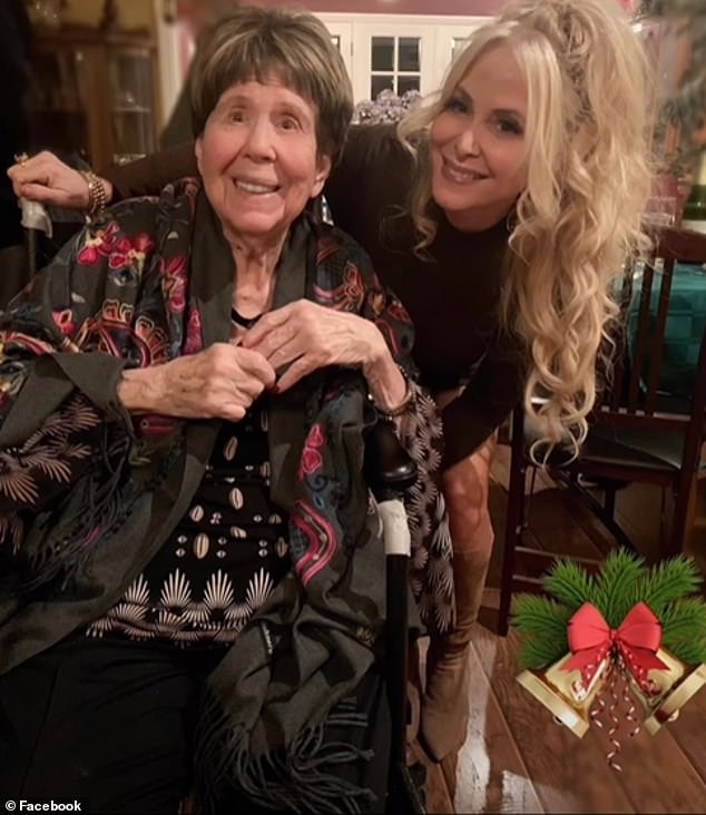 انتقلت ابنتها فيكتوريا سيف راسل إلى فيسبوك لمشاركة تحية جميلة لوالدتها الراحلة مع عرض شرائح من الصور التي تحتفل بحياتها