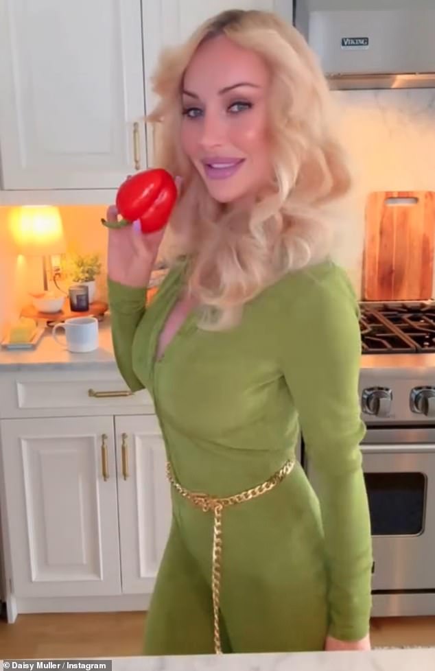 واصلت العمل كعارضة أزياء في OnlyFans قبل أن تعيد اكتشاف نفسها كمؤثرة نباتية، حيث شاركت الوصفات مع أكثر من 40 ألف متابع.