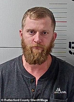 في مارس 2023، تم القبض عليه وحجزه بتهمة جناية اعتداء مشدد وتم إطلاق سراحه بعد دفع كفالة بقيمة 3000 دولار.