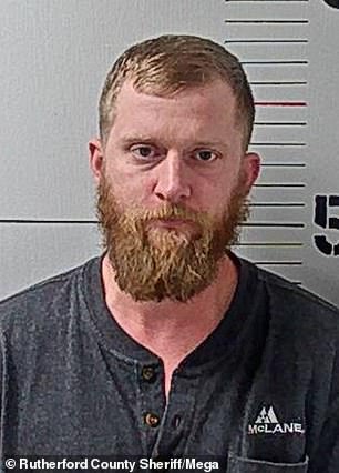 في مارس 2023، تم القبض عليه وحجزه بتهمة جناية اعتداء مشدد وتم إطلاق سراحه بعد دفع كفالة بقيمة 3000 دولار.