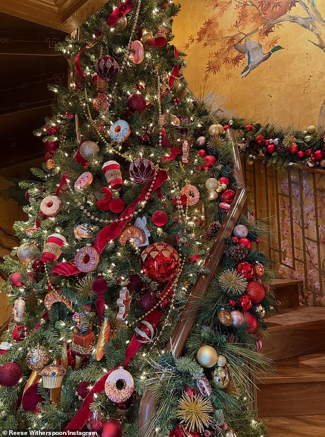 قامت المؤسس المشارك لـ Hello Sunshine - والتي تضم 47.4 مليون متابع على وسائل التواصل الاجتماعي - بتعليق عرض شرائحها الاحتفالي على Instagram يوم الأحد: 