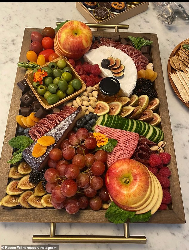 تخطط الكاتبة المشاركة لـ The Gone Before Goodbye للاحتفال بعيد ميلادها الخمسين في شهر مارس من خلال رحلة سريعة إلى أوروبا مع تينيسي الصغيرة