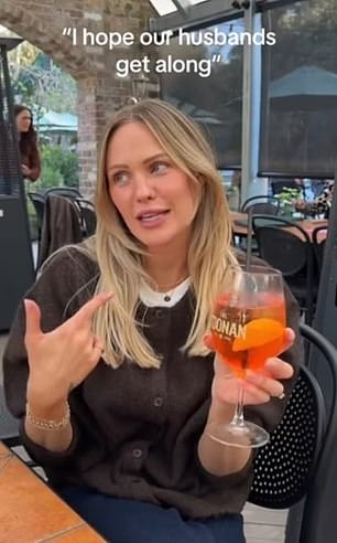 يُظهر مقطع فيديو آخر، تم تحميله على TikTok لـ Tess في يونيو، مشاركة زوجها Ben وLachie وJules في اتجاه TikTok. يظهر الفيديو الرباعي وهو يؤدي مسرحية هزلية بعنوان 