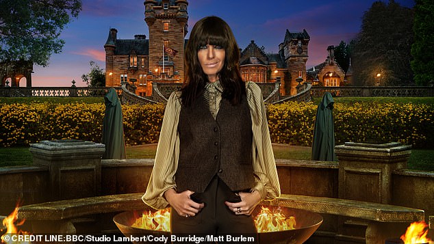 أثناء الترويج للمسلسل الجديد، الذي يتم بثه بعد أشهر فقط من إصدار المشاهير الشهير من العرض، سُئلت كلوديا عن الأحذية التي ترتديها خلال المائدة المستديرة الأولى، حيث تقرر من سيكون خائنها