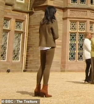 ¿أحاول أن أرتدي أحذية متكتلة لأضيف إليها. يحصل على القليل من الفلامنكو. قال آلان مؤخرًا إنني أتجول حول الطاولة مثل عربة الحصان، وهو ينطلق بسرعة كبيرة.