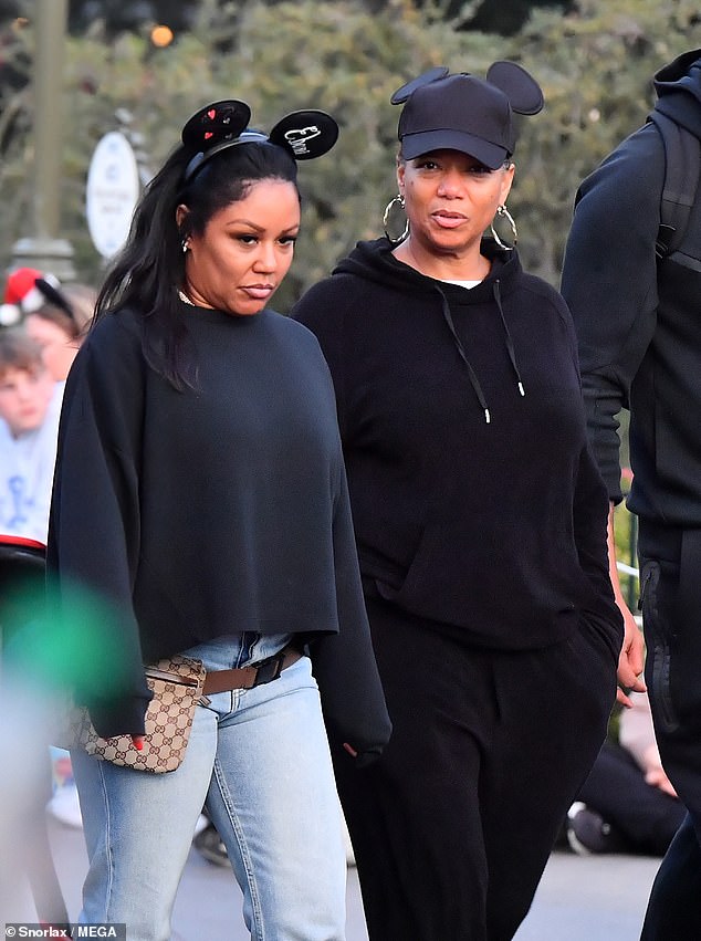 وبدت الممثلة المرشحة لجائزة الأوسكار، البالغة من العمر 55 عامًا، أنحف بشكل ملحوظ أثناء تجولها في متنزه أنهايم الترفيهي مرتدية زيًا أسود بالكامل.