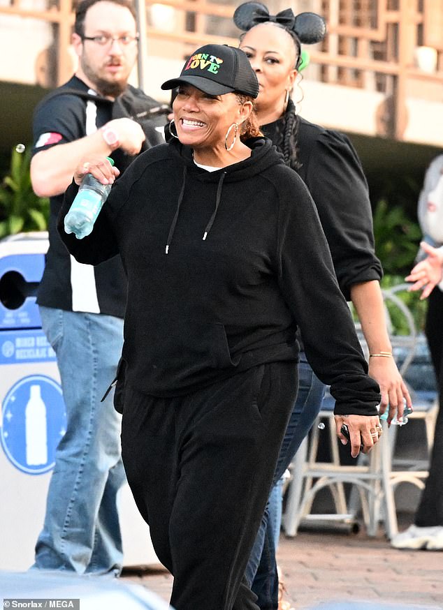 لطيفة ونيكولز، اللذان حافظا على خصوصية علاقتهما إلى حد كبير على مر السنين، انضمت إليهما العائلة والأصدقاء أثناء تحقيقهما أقصى استفادة من النزهة