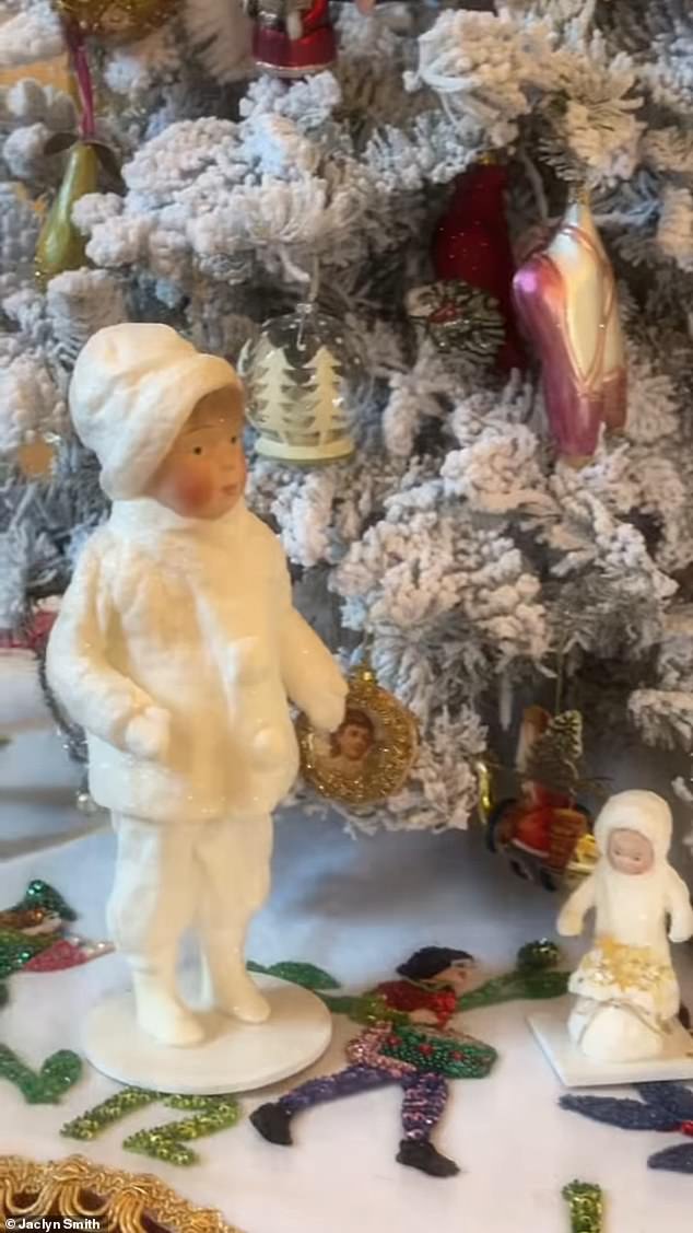 وقال المصمم أيضًا: 