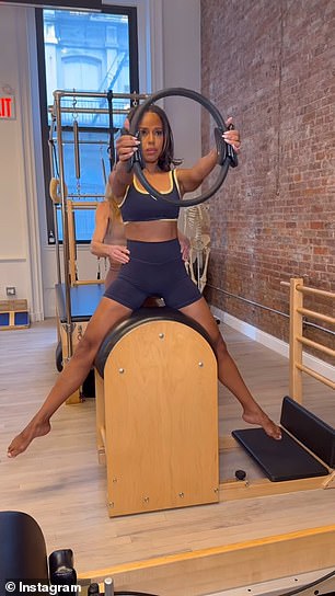 في صباح يوم الثلاثاء، توجهت الممثلة البالغة من العمر 48 عامًا إلى إنستغرام لمشاركة مقطع فيديو خاص بها