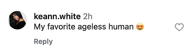 وفي التعليقات، أثنى عليها عدد كبير من المعجبين لجمالها ولياقتها البدنية. أشارت إحدى مستخدمي إنستغرام إلى واشنطن على أنها 