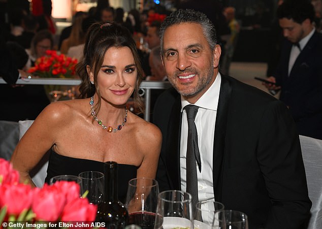 يأتي التجمع العائلي لريتشاردز وأومانسكي بعد فترة وجيزة من أن تكون مواعيد أومانسكي المريحة ذات الفجوة العمرية موضوع آخر إجازتهما العائلية؛ الصورة في مارس 2023