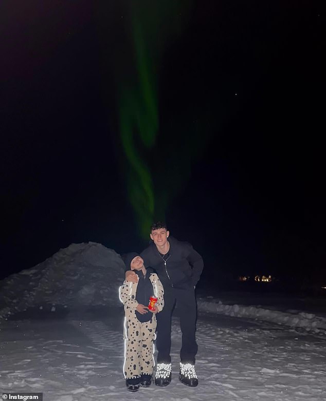 لديه ثلاثة أطفال – ابن ولد في عام 2019، وابنة ولدت في عام 2021 وطفل آخر ولد خلال بطولة أمم أوروبا 2024 – من صديقته ريبيكا كوك.