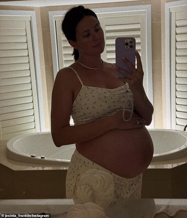 سارع أصدقاء جيسينتا المشاهير إلى تقديم تمنياتهم الطيبة