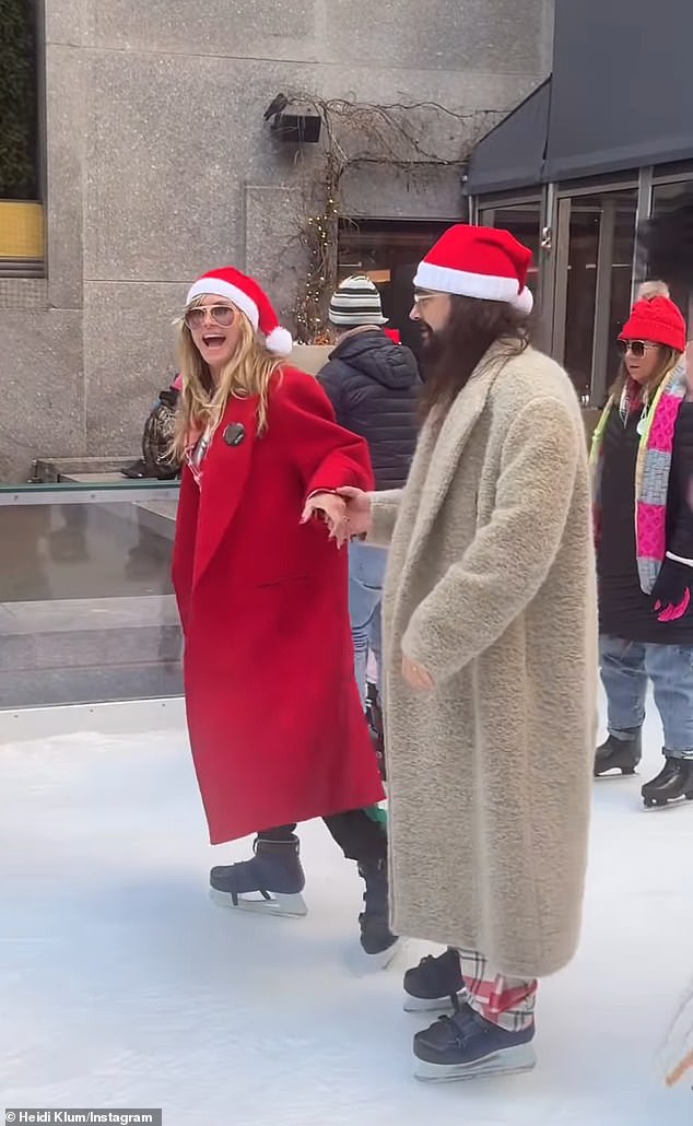 وواصل كلوم مشاركة مقطع فيديو وهو يتزلج عبر الجليد في مركز روكفلر مع كوليتز أثناء تزلجهما جنبًا إلى جنب حول حلبة التزلج الشهيرة قبل أيام قليلة من عيد الميلاد.