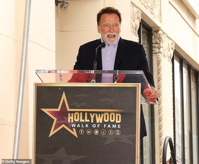 أشار شوارزنيجر لاحقًا إلى شريفر في سبتمبر خلال خطاب ألقاه في حفل ممشى المشاهير في هوليوود لكريس والاس (كما هو موضح أعلاه)