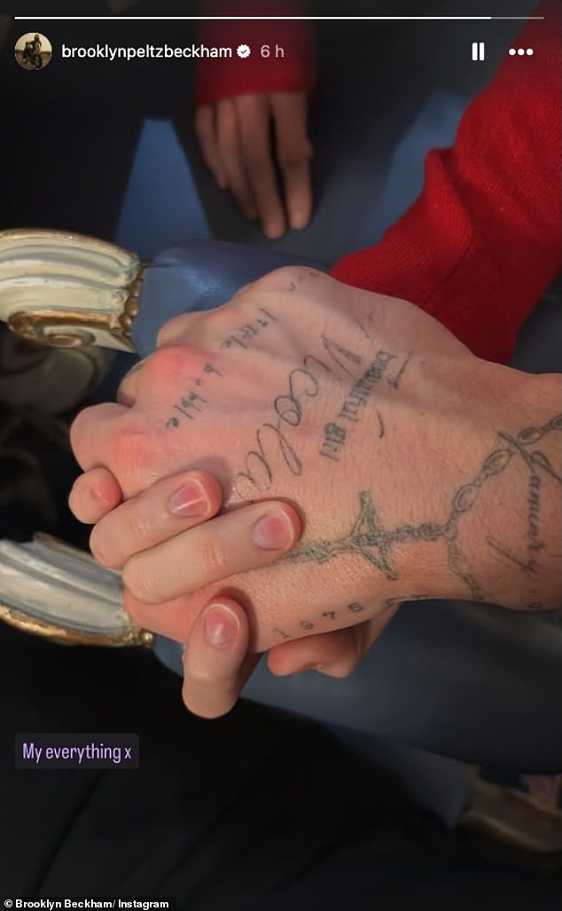 يأتي ذلك بعد أن أعلن الابن الأكبر لديفيد وفيكتوريا، بروكلين، أن زوجته نيكولا هي 