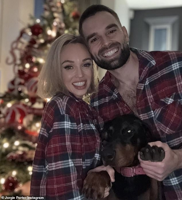 كان جورجي بورتر من Hollyoaks وخطيبته Ollie Piotrowski متطابقين أيضًا