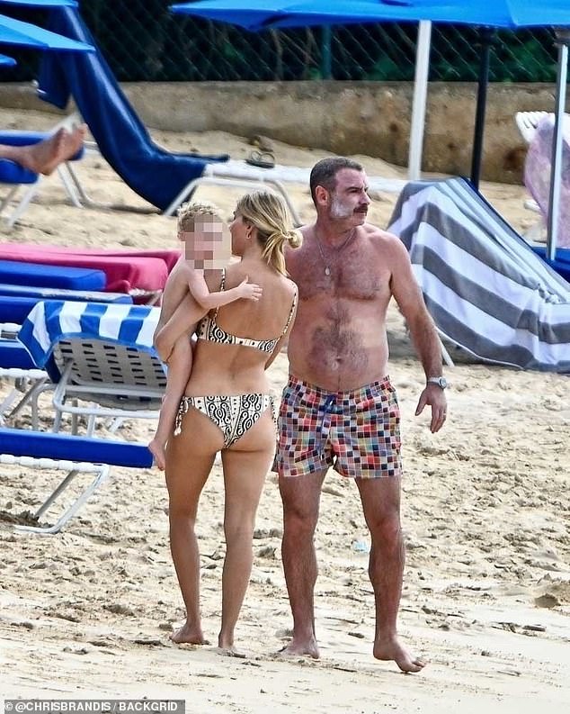 بدأ الزوجان في المواعدة في عام 2017 وعقدا قرانهما في عام 2023