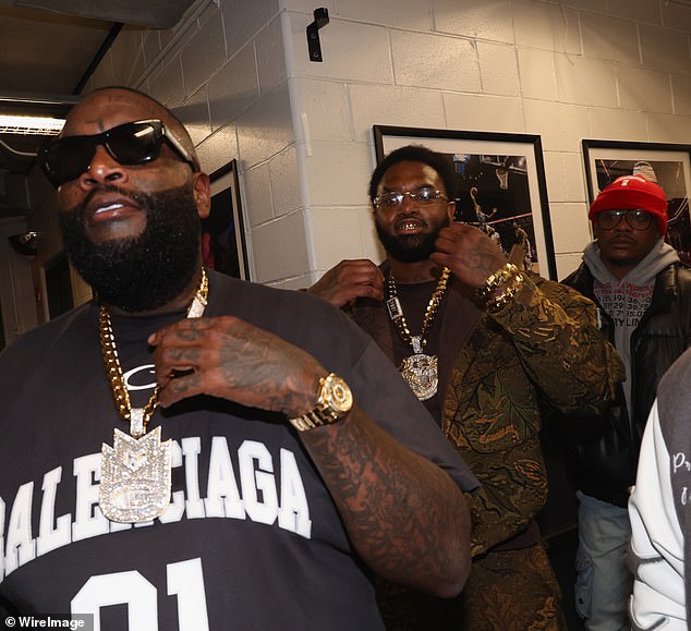 وقع مغني الراب مع شركة تسجيل ريك روس وتعاون مع أسطورة الهيب هوب في الأغنية الناجحة 