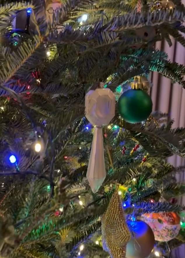 بدت جميع الزخارف مختلفة