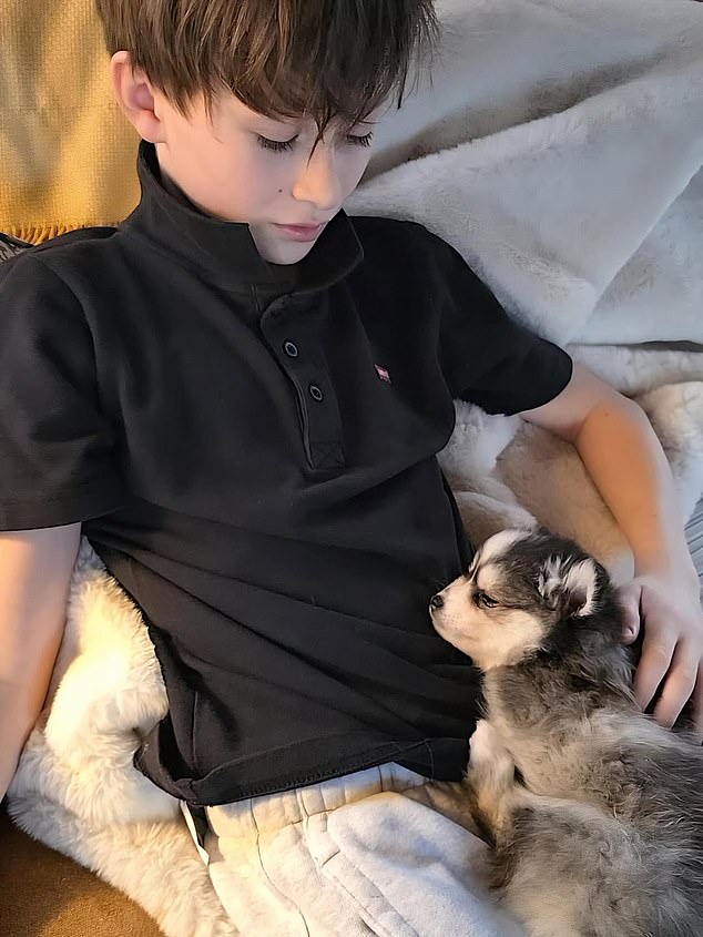 ويأتي هذا الكشف الحميم بعد أيام فقط من تلميح هيلاريا إلى أن العائلة ربما تفكر في الانتقال إلى إسبانيا، بعد خمس سنوات من تعرضها للتدقيق بسبب لهجتها المتغيرة.